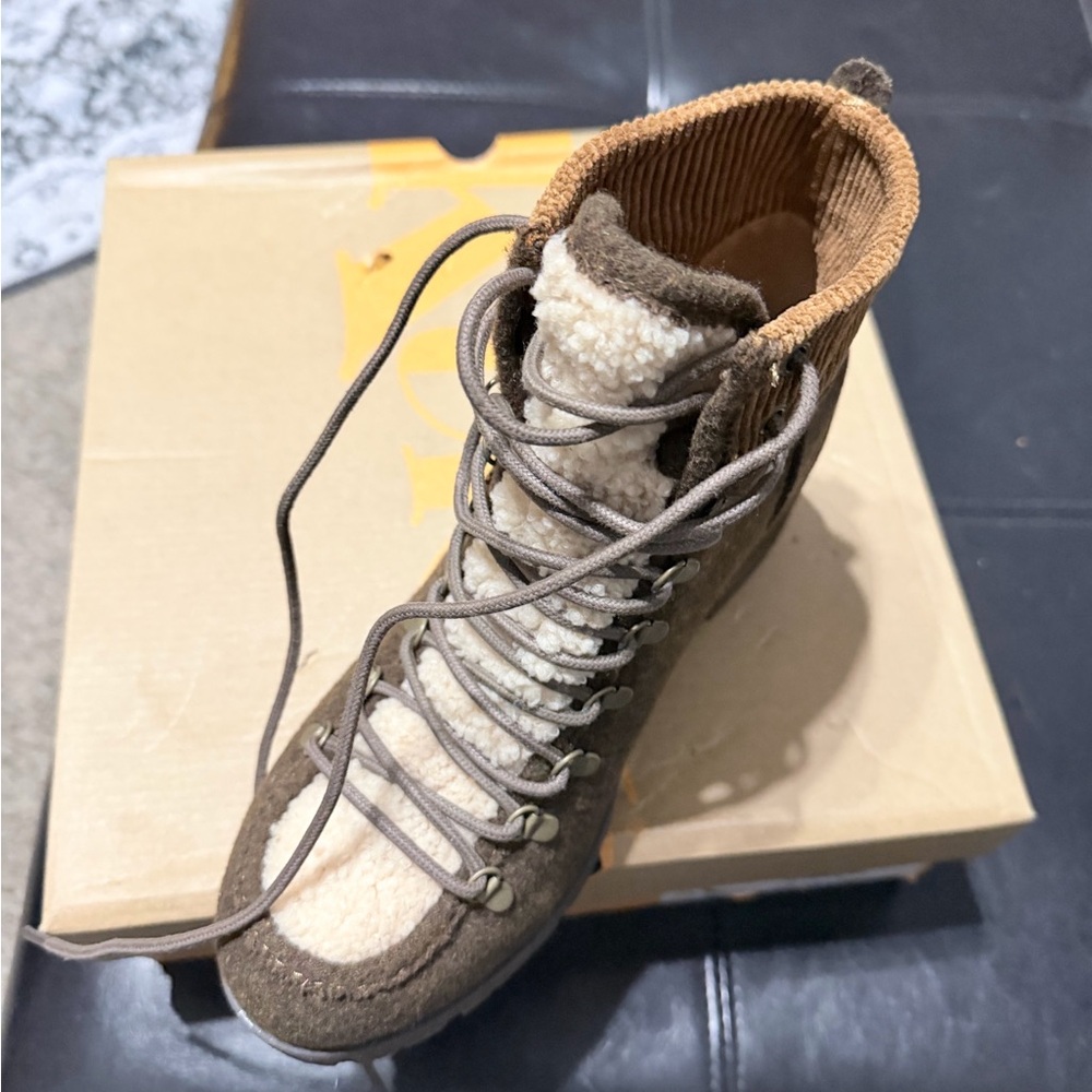 Kork-Ease Tan and Cream Lace-Up Boots